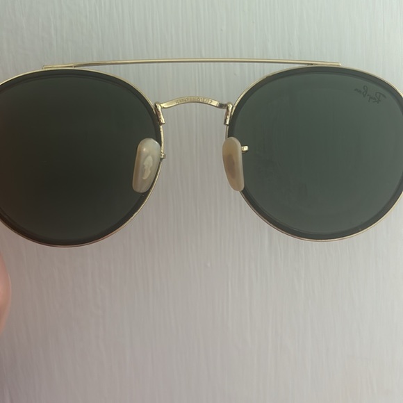 Ray-Ban Classic Gold and Black Sunglasses - Picture 7 of 7
